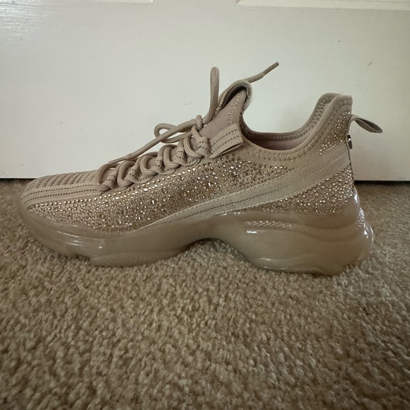 Maxima Sneaker - Picture 3 of 5